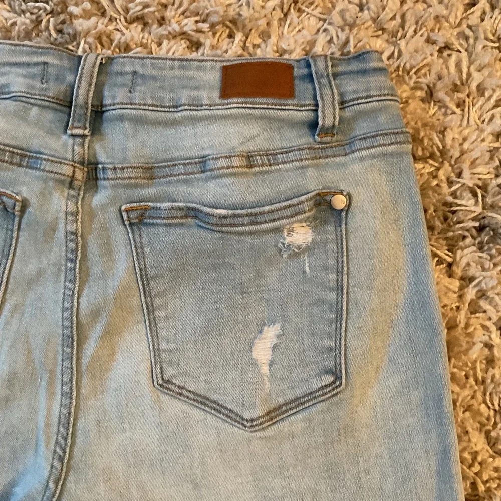Judy Blue High Rise Distressed Button Fly‎ Denim Shorts Light Wash Women Large